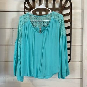 Super cute turquoise top